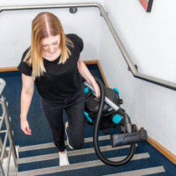 VTVE/C - Illustration léger - ASPIRATEUR POUSSIÈRE VTVE COMPACT – 10L – 700W – ULTRA LÉGER